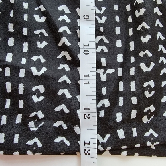 EUC Collective Concepts Black White Long Sleeve Vneck Shorts Romper Size M - Picture 8 of 10